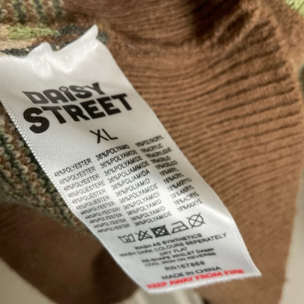 Daisy Street Green and Brown Camouflage Sweater size X-Large